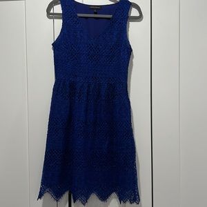 Banana Republic Lace Cocktail dress V neck lace hem 2 Royal Blue
